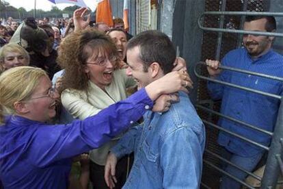 Salida, en julio de 2000, de presos del IRA en el marco del Acuerdo de Viernes Santo.