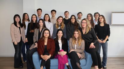 Equipo humano de la plataforma Debify en abril.