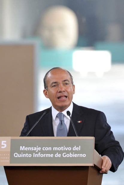 El presidente mexicano, Felipe Calderón, se dirige a la Nación durante la presentación de su quinto informe de Gobierno.