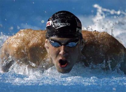 Michael Phelps bate su sexto récord en los 200 mariposa