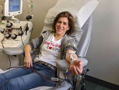 Diana Berrent doa plasma em Nova York, numa imagem cedida por ela mesma.