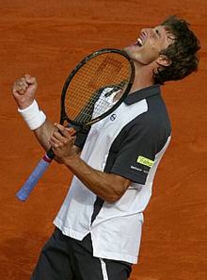 En la imagen, Ferrero celebra su victoria ante el ruso Safin.