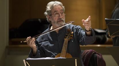 Jordi Savall, durante un ensayo en Sevilla este lunes.