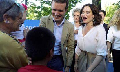 Pablo Casado, con Isabel Díaz Ayuso, candidata del PP a la presidencia de la Comunidad de Madrid.