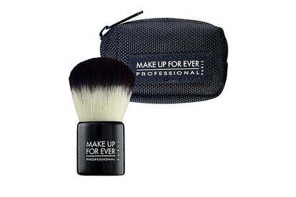 Este modelo es de Make Up For Ever y viene con un pequeño estuche para guardarla y evitar que se ensucie. Cuesta 40 euros.