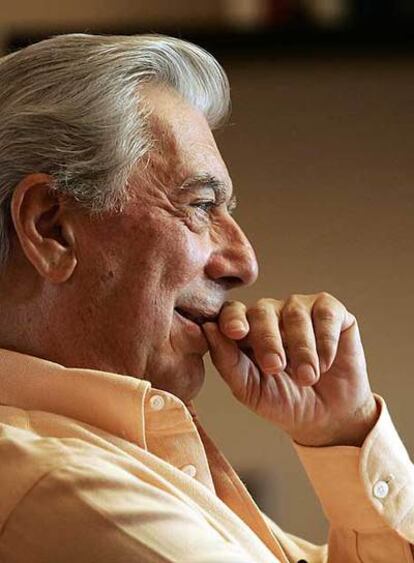 Mario Vargas Llosa, en su domicilio de Madrid, en 2006.