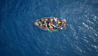 El rescate de inmigrantes en el Estrecho, en imágenes | Fotos | Política |  EL PAÍS