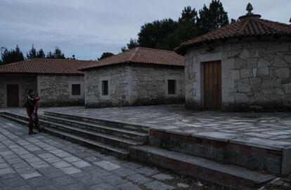 Edificios municipales ubicados en As Canteiras, en el municipio lucense de Antas de Ulla, en los que realiz&oacute; obras Excamel. / PEDRO AGRELO