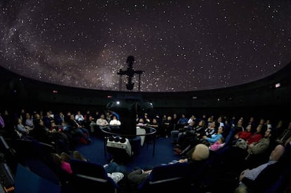 Sesiones del ciclo 'El cielo en el Planetario' para aprender cómo observar estos días la lluvia de estrellas.
