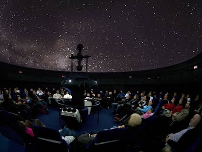 Sesiones del ciclo 'El cielo en el Planetario' para aprender cómo observar estos días la lluvia de estrellas.