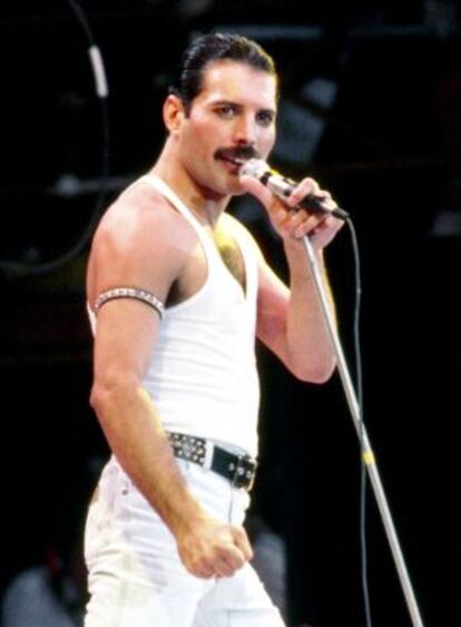 Freddie Mercury en un concierto, en 1985.