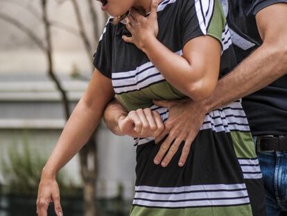 Maniobra de Heimlich para atragantamientos.