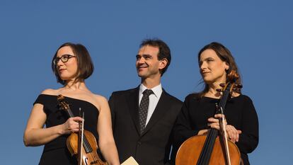 Fotografía de Trío Ravel: Dobrochna Banaszkiewicz, Héctor Sánchez y Suzana Stefanović.