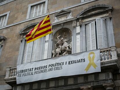 Fachada del Palau de la Generalitat con una pancarta en apoyo a los presos políticos, el 20 de septiembre de 2019.