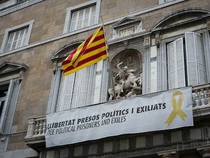 Pancarta de apoyo a los políticos presos en la Generalitat, en diciembre de 2019.