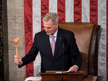 Kevin McCarthy, con el mazo de 'speaker' de la Cámara de Representantes de Estados Unidos.