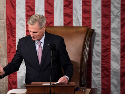 Newly elected Speaker of the US House of Representatives Kevin McCarthy gavels in the first session of the 188th Congress after he was elected on the 15th ballot at the US Capitol in Washington, DC, on January 7, 2023. - Kevin McCarthy's election to his dream job of speaker of the US House of Representatives was secured through a mix of bombproof ambition, a talent for cutting deals and a proven track record of getting Republicans what they need.
He only won election as speaker after they forced him to endure 15 rounds of voting -- a torrid spectacle unseen in the US Capitol since 1859. (Photo by OLIVIER DOULIERY / AFP)