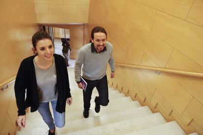 Irene Montero y Pablo Iglesias tras la reuni&oacute;n de este co Pedro S&aacute;nchcez.