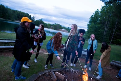 Varias asistentes del campamento de verano de Man Repeller.