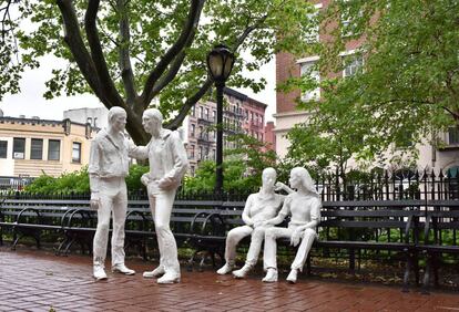 La escultura 'Gay Liberation', de George Segal, en el Christopher Park de Nueva York.