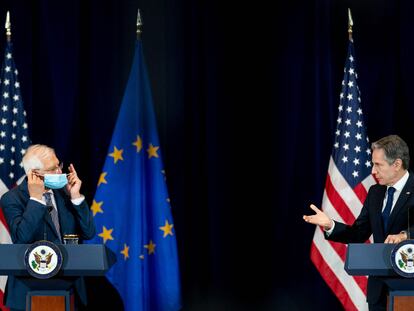 El alto representante de la UE, Josep Borrell, a la izquierda, en una rueda de prensa con el secretario de Estado estadounidense, Antony Blinken, el lunes en Washington.