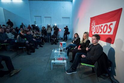 Kevin Kuehnert, líder de Jusos, habla al público en Leipzig (Alemania), el pasado viernes.