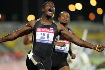 Justin Gatlin celebra su récord del mundo de los 100 metros en la reunión de Qatar.