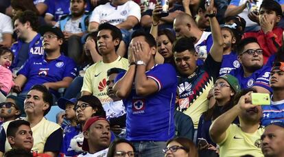 Espectadores del partido entre Cruz Azul y América.