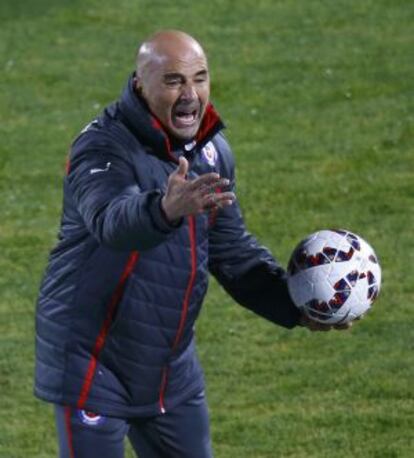 El seleccionador chileno, Jorge Sampaoli, ante Uruguay