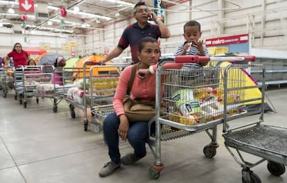 Supermercado vac&iacute;o en Venezuela. 