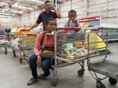 Supermercado semivazio na Venezuela.