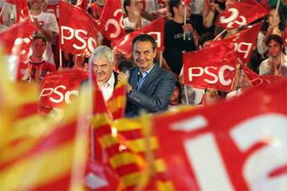Pasqual Maragall y José Luis Rodríguez Zapatero, durante el mitin del PSC en Lleida.