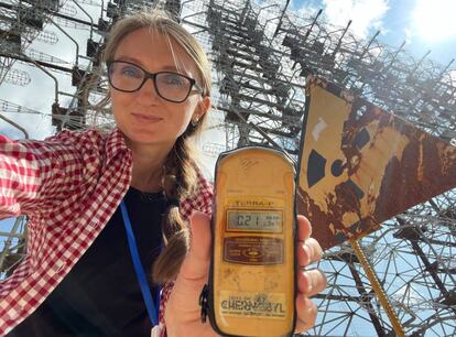 Alona Kibest en Chernóbil (2021). La joven guía turística ucrania se ha reinventado para soportar los horrores de la guerra.