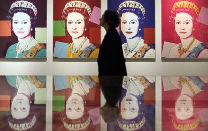 Retrato multicolor de la reina de Inglaterra, por Andy Warhol.