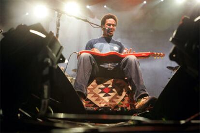 Ben Harper, durante su actuación anoche en Madrid.