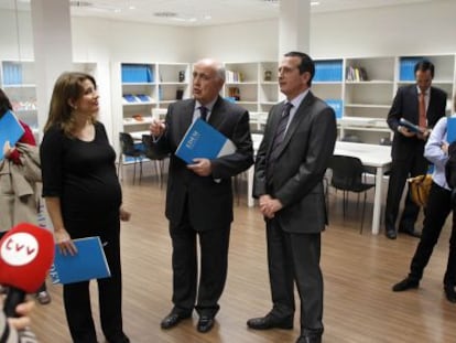 Hortensia Roig, Antonio Noblejas y Manuel Palma, dirigentes de Edem, en la presentaci&oacute;n del centro.