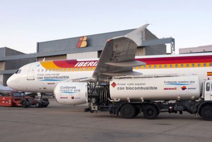 El avión operado con una mezcla de fuel y biocombustible que voló ayer entre Madrid y Barcelona.