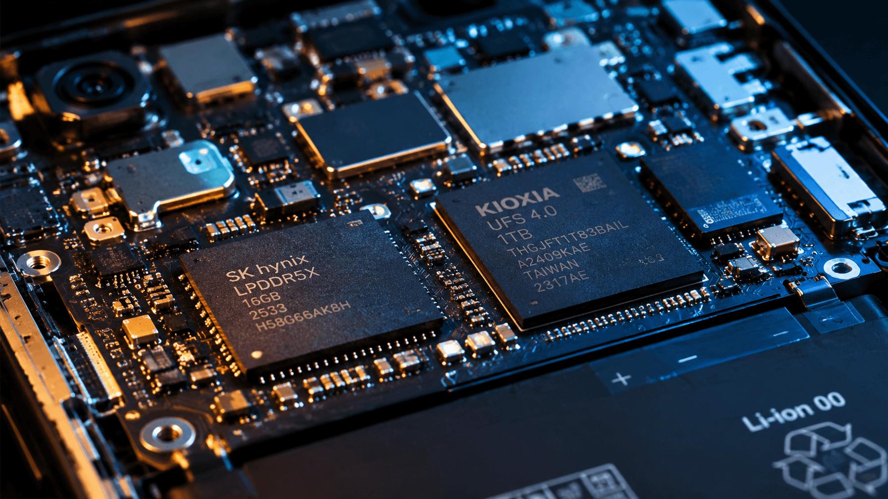 Chips de memoria para móviles.