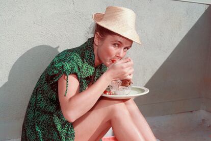 Seguramente Debbie Reynolds desconocía los efectos adversos que puede tener comer helado.