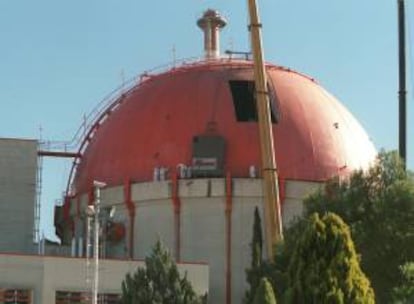 Vista de la tapa de la vasija del reactor de la central nuclear de Zorita (Guadalajara). EFE/Archivo