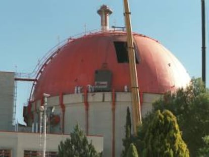 Vista de la tapa de la vasija del reactor de la central nuclear de Zorita (Guadalajara). EFE/Archivo