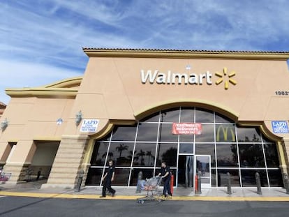 Fachada de una tienda de Walmart en EE UU.