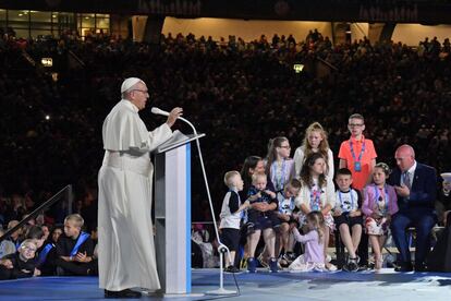 El Papa Francisco da un discurso en el estadio Croke Park, durante el Festival de las Familias de Dublín, el 25 de agosto de 2018. 