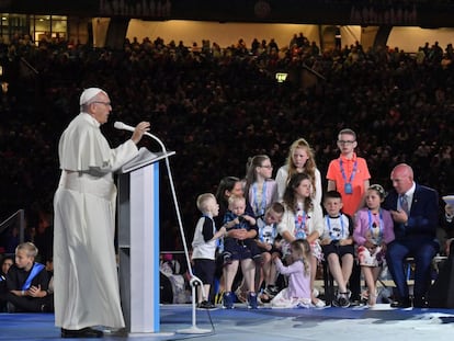 El Papa Francisco da un discurso en el estadio Croke Park, durante el Festival de las Familias de Dublín, el 25 de agosto de 2018.