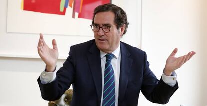 Antonio Garamendi, presidente de CEOE, durante un momento de la entrevista con Cinco Días.