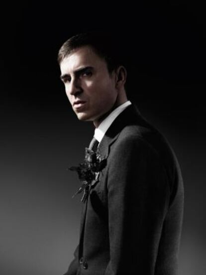 Raf Simons, en su primer retrato para la casa Dior.