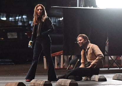 Lady Gaga junto a Bradley Cooper en una escena de ‘A star is born’.