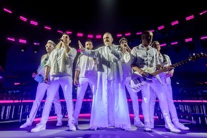Bosé con su banda, en Madrid.