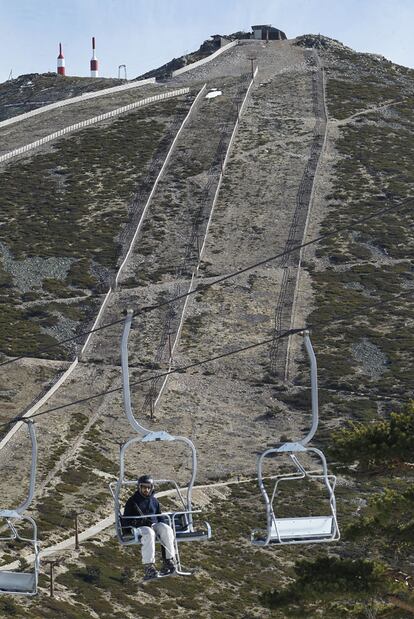 Imagen de una ladera pelada en la estacin de Navacerrada.