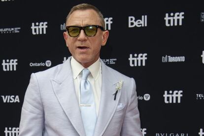 Before his acting career took off, ‘James Bond’ star Daniel Craig was forced to sleep on park benches. He also worked odd jobs to pay for his theater classes.
